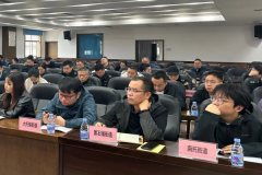 <b>场还特地组织了餐饮办事许可评审员资历测试</b>